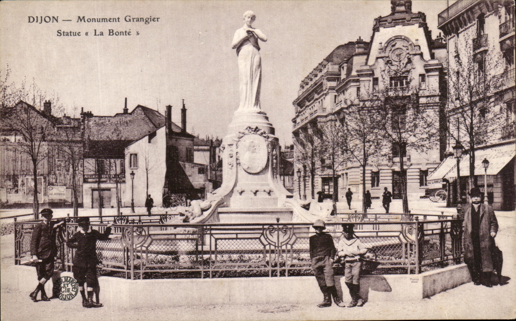 CPA Dijon Monument Grangier Statue La Bonte Enfants