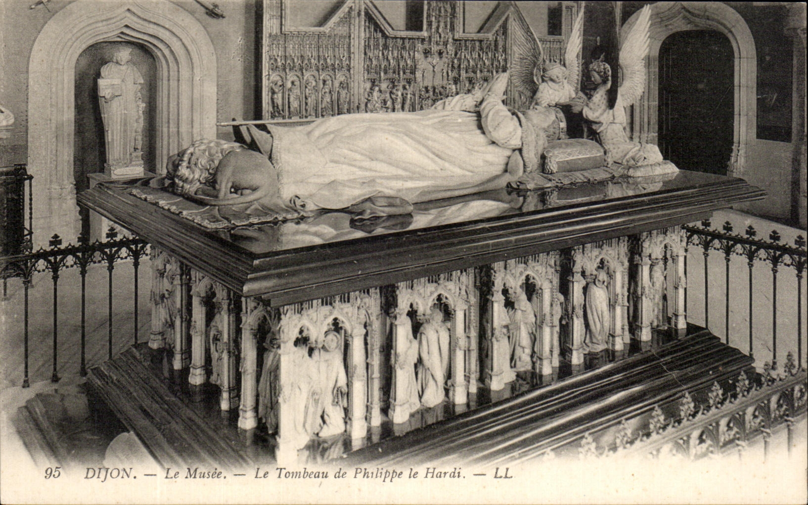 CPA Dijon Musee Le Tombeau de Philippe le Hardi