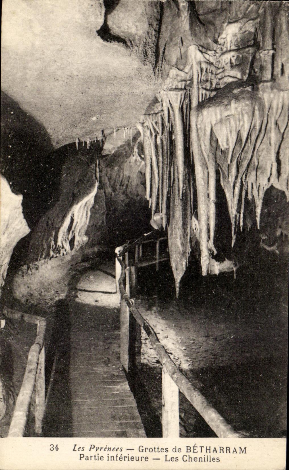 CPA Les Pyrenees Grottes de Betharram Les chenilles