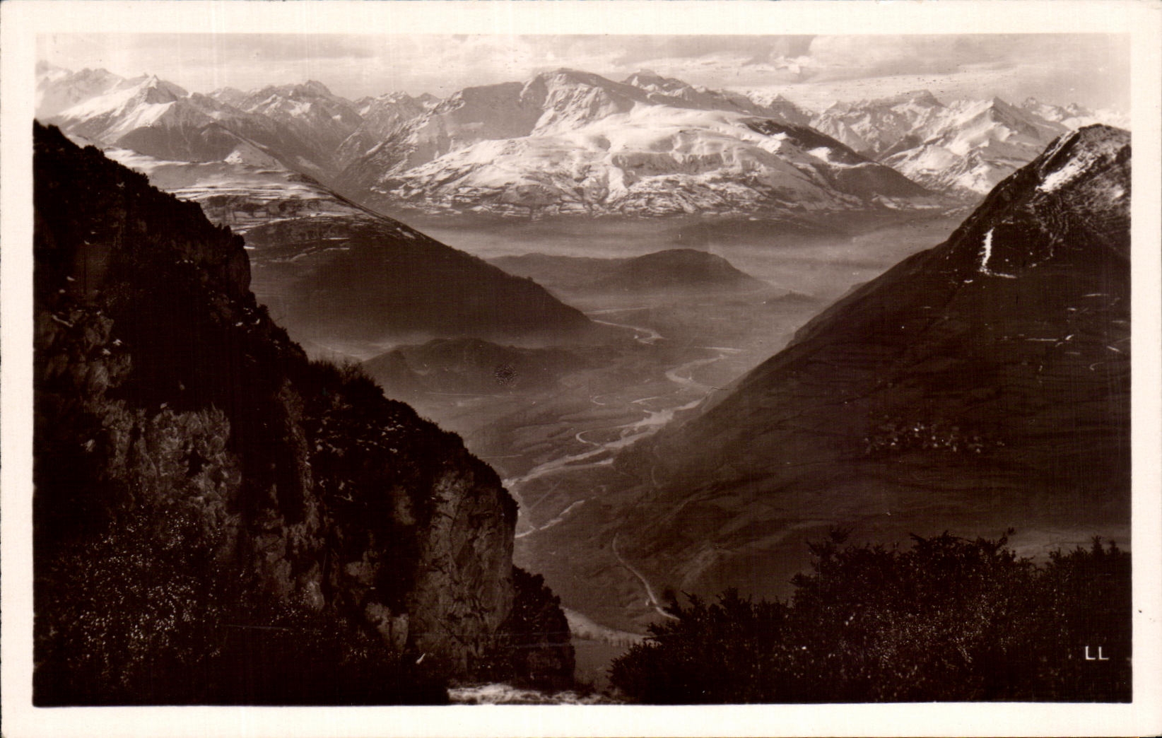 CPA Lourdes La Vallee d'Argeles Vue de L'Observatoire du Pic du Jer