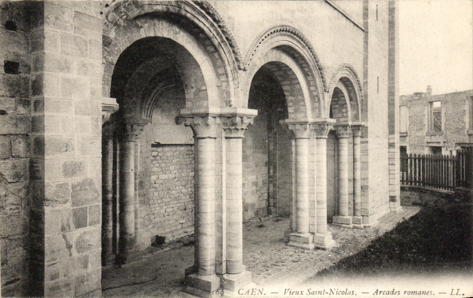 Arcadas viejas del romance del Saint Nicolas de CPA Caen
