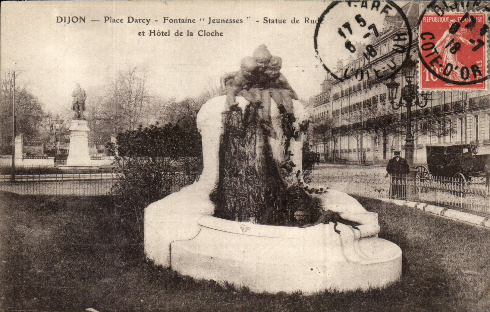 CPA Dijon Place Darcy Fontaine Jeunesses Statue De Motel De La Cloche