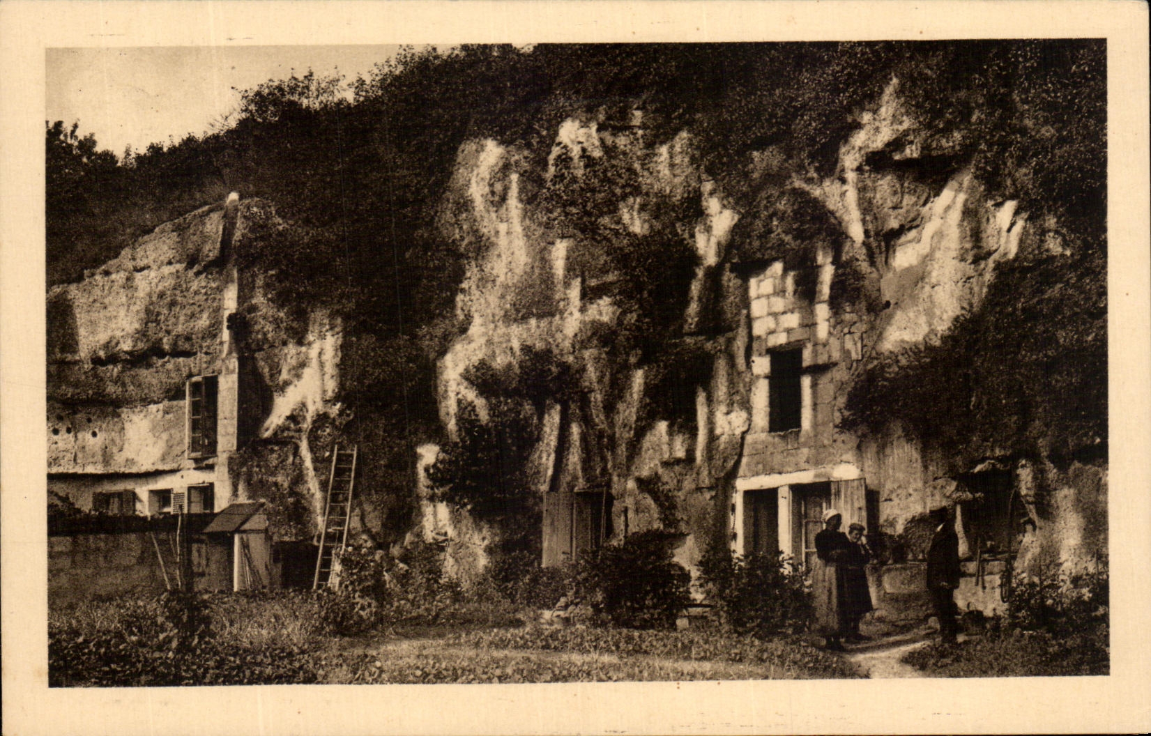 CPA En Touraine Habitations Troglodytes