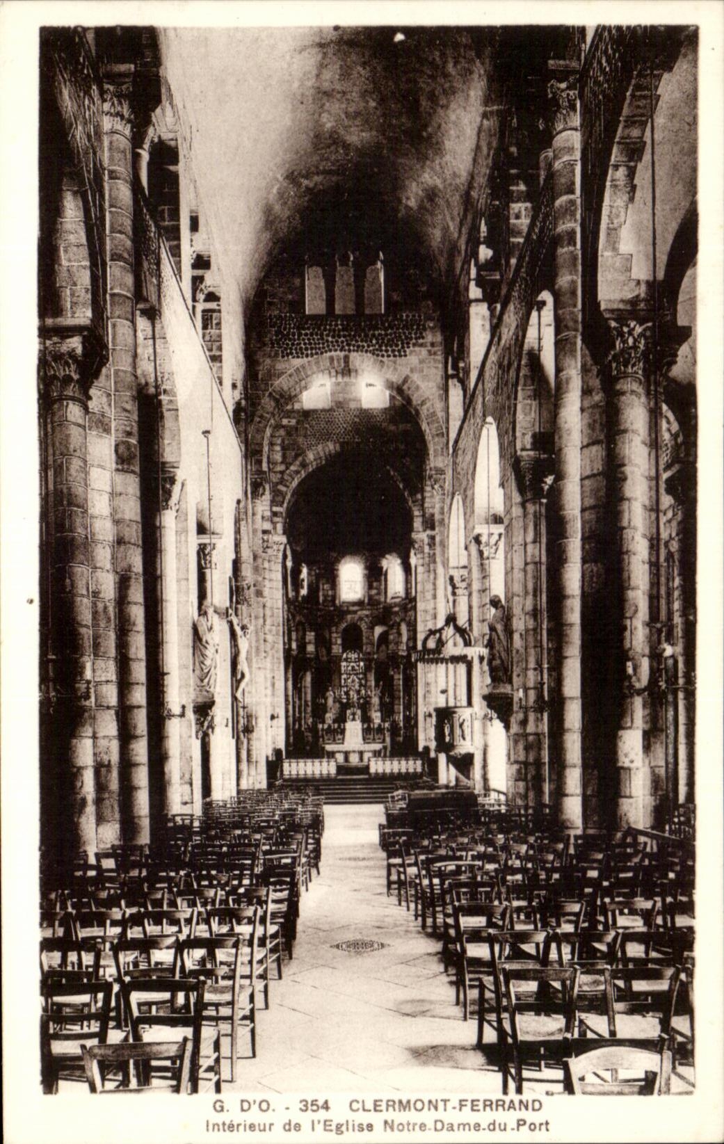 CPA Clemont Ferrand Interior of the Notre Dame Church of the Port
