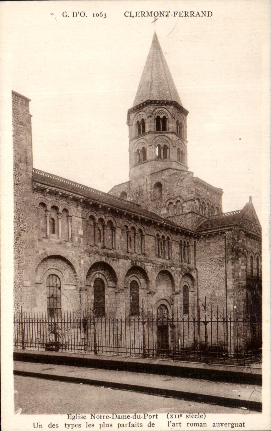 CPA Clermont Ferrand Notre Dame Church of the Port One of the most perfect types of the Romanesque art auvergnat