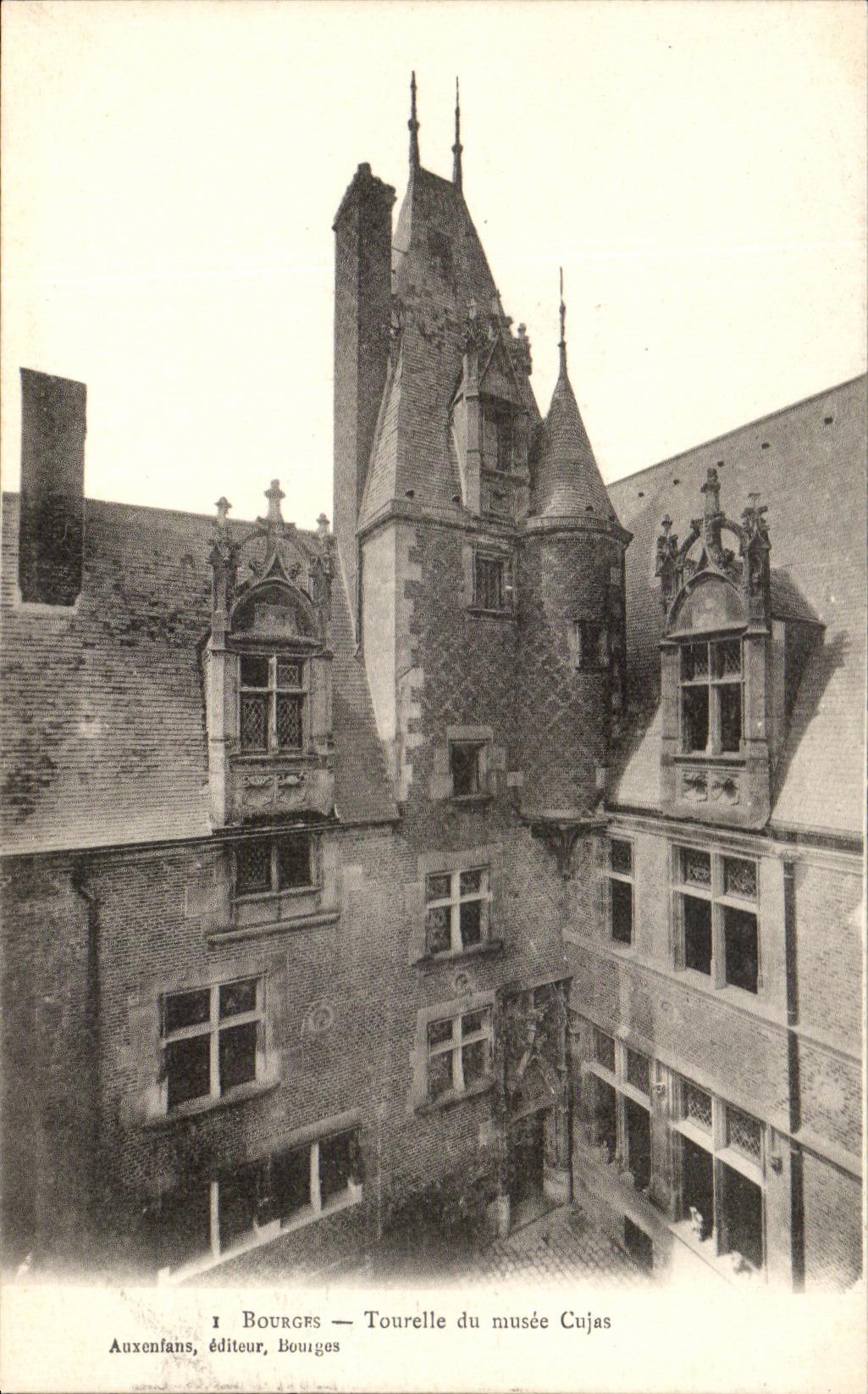 Torrecilla de CPA Bourges del museo de Cujas
