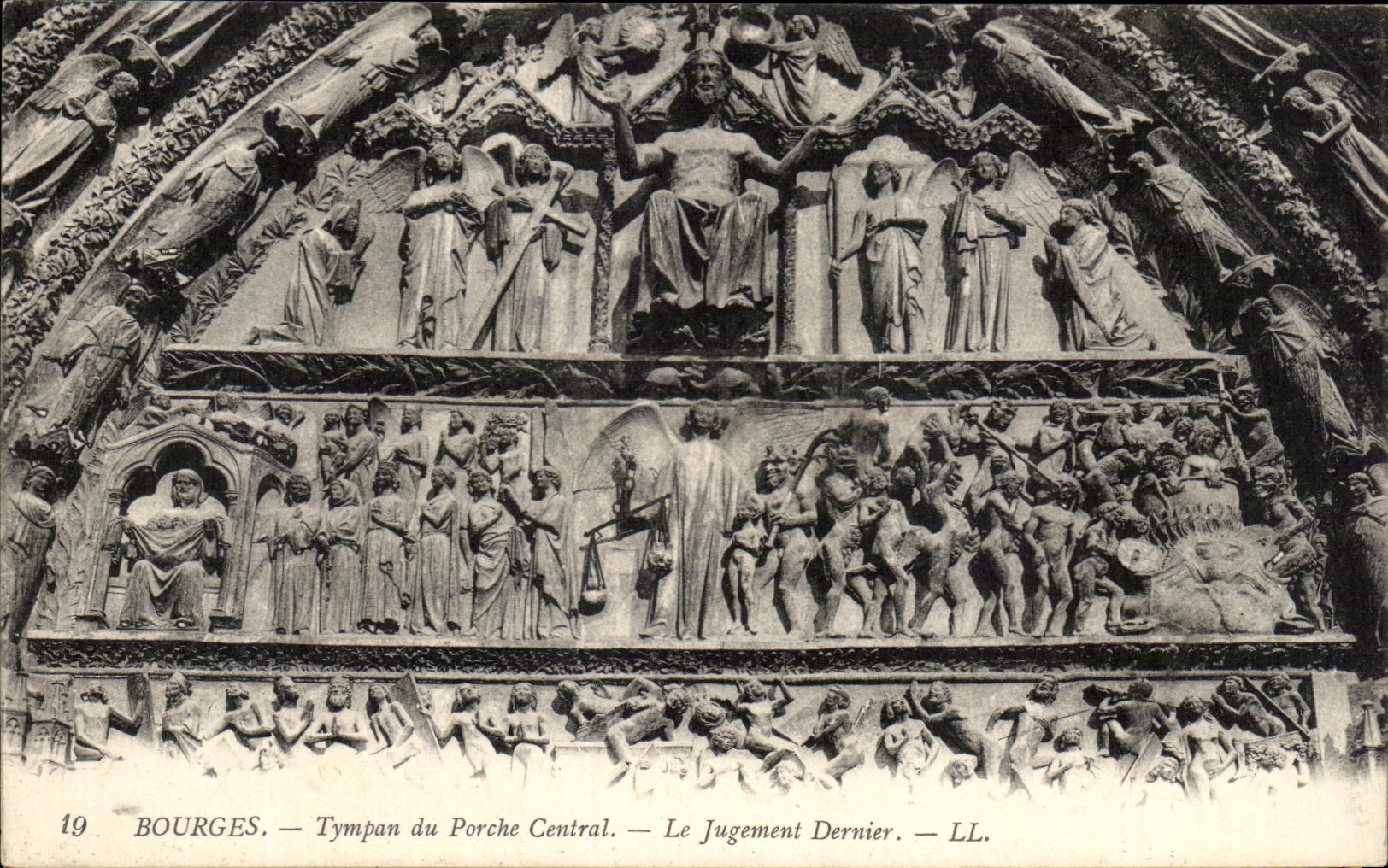 Timpano de CPA Bourges del portico central el juicio pasado