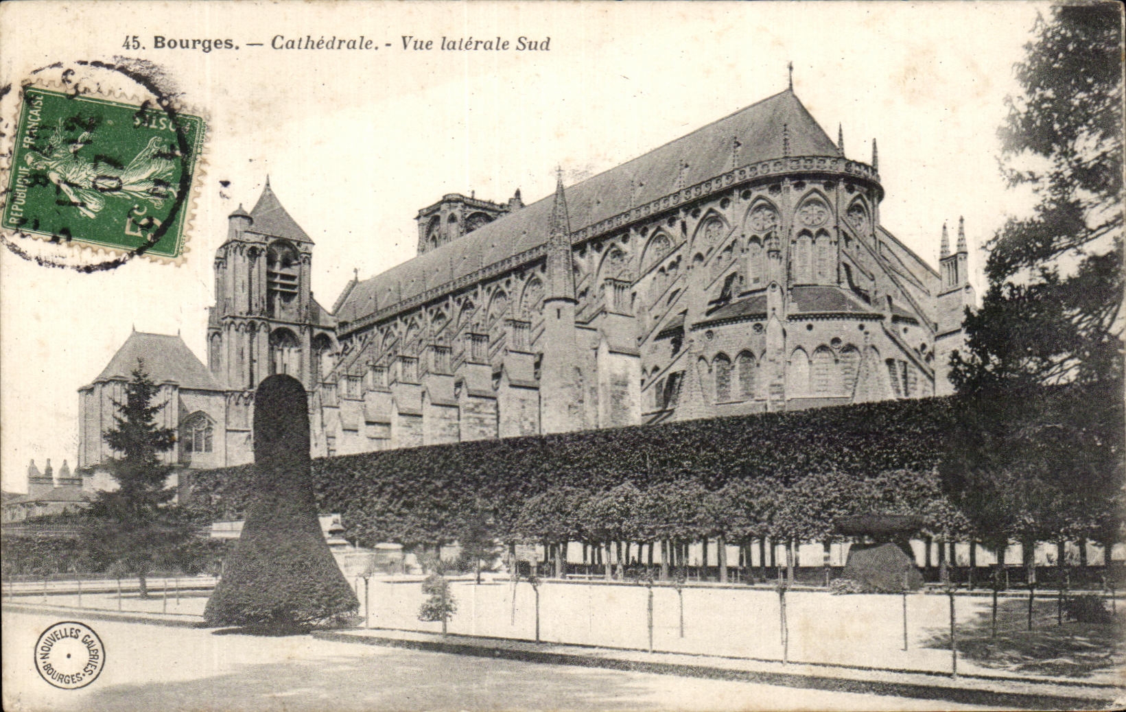 Sur lateral visto catedral de CPA Bourges