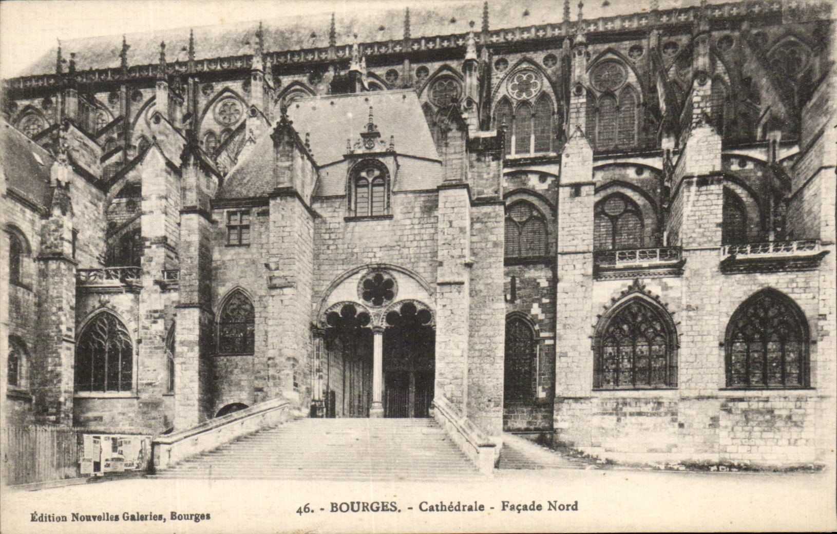 Ataque frontal norteno de la catedral de CPA Bourges