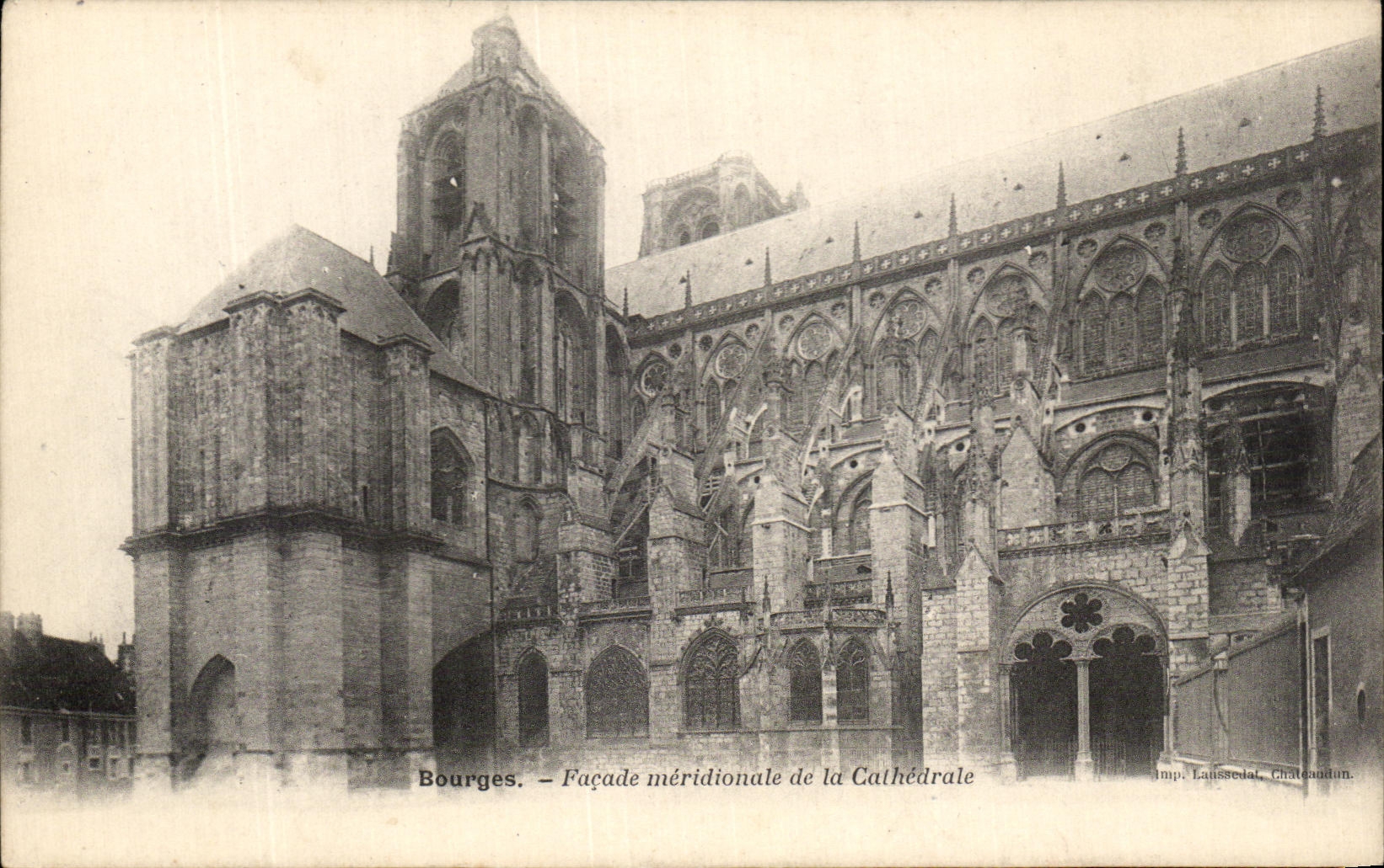 El ataque frontal mas situado mas al sur de CPA Bourges de la catedral