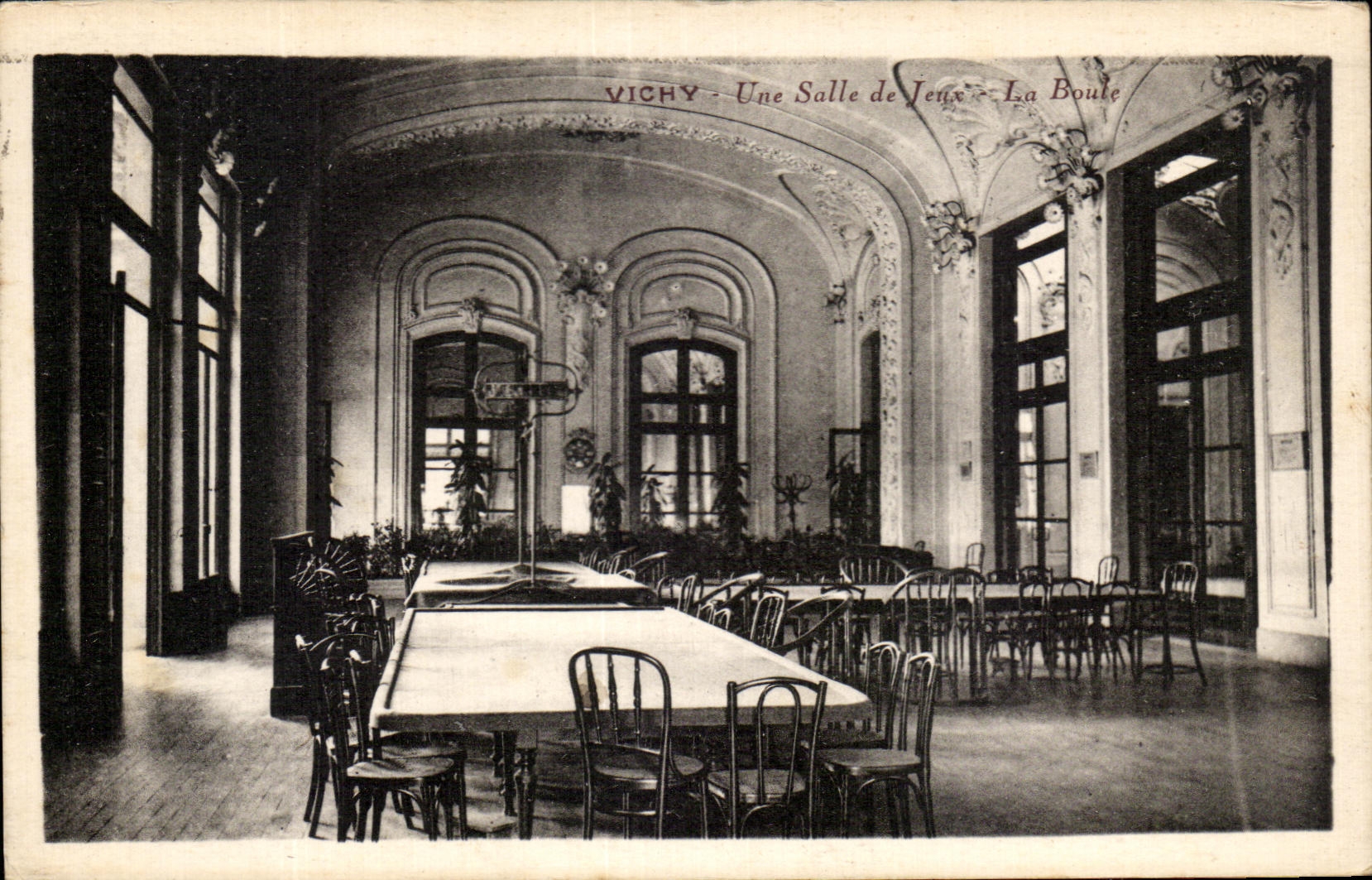 CPA Vichy a Salle De Play the Ball