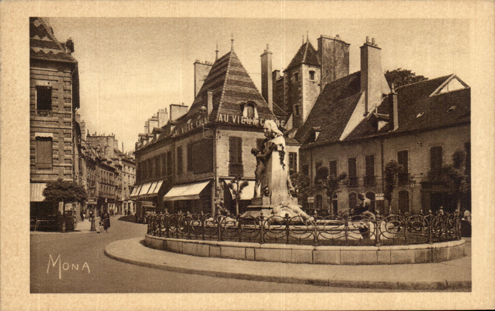 CPA Dijon Places of Cordeliers and monument of Piron at the veixu Chene