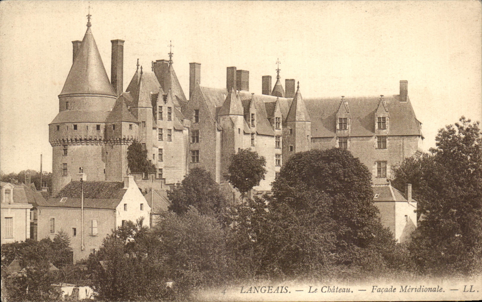 CPA Langeais el ataque frontal mas situado mas al sur del castillo