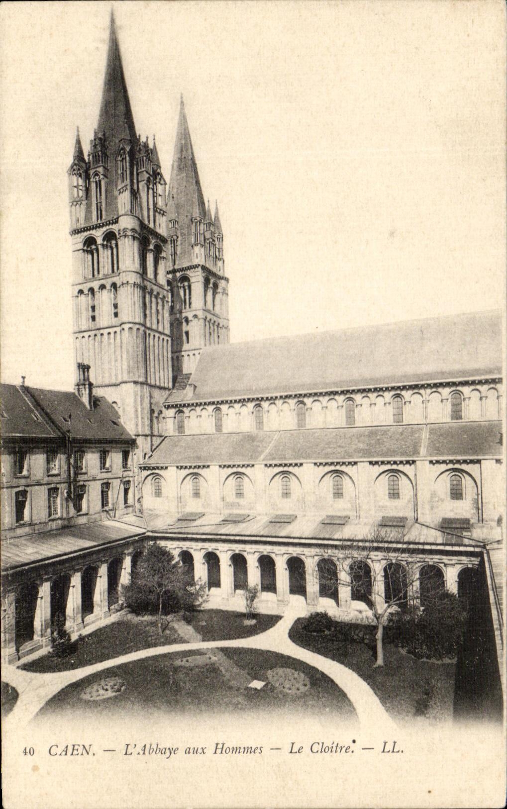 CPA Caen the Abbey with the Men the Cloister