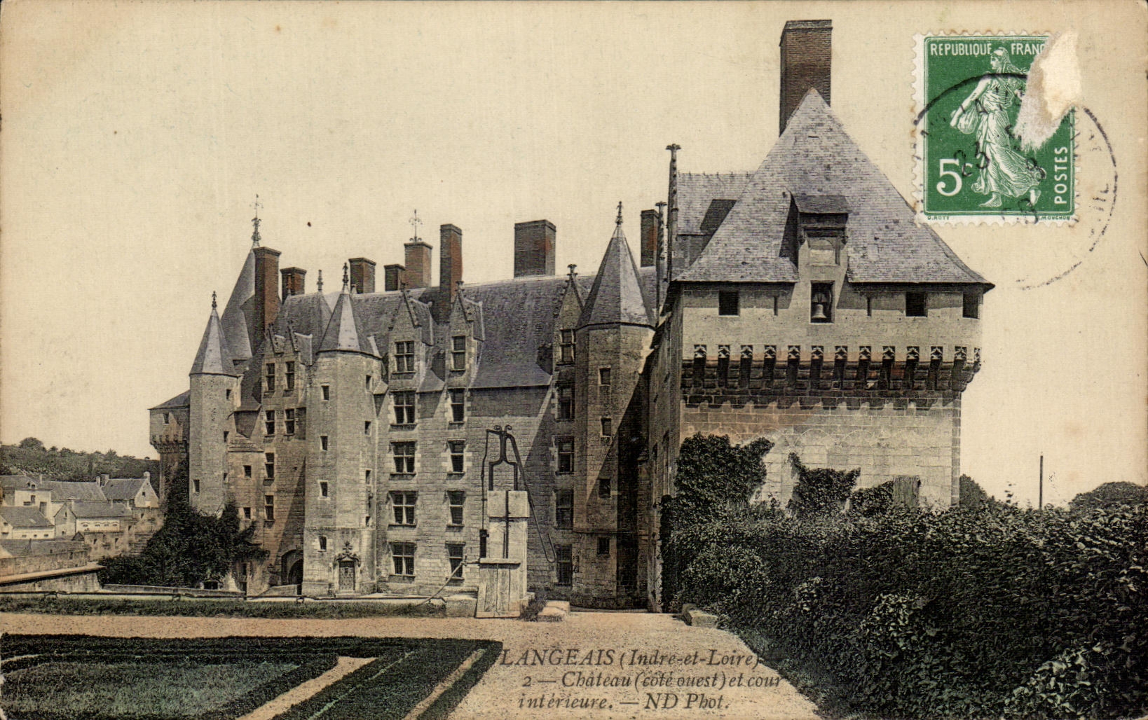 CPA Langeais Castle and interior court