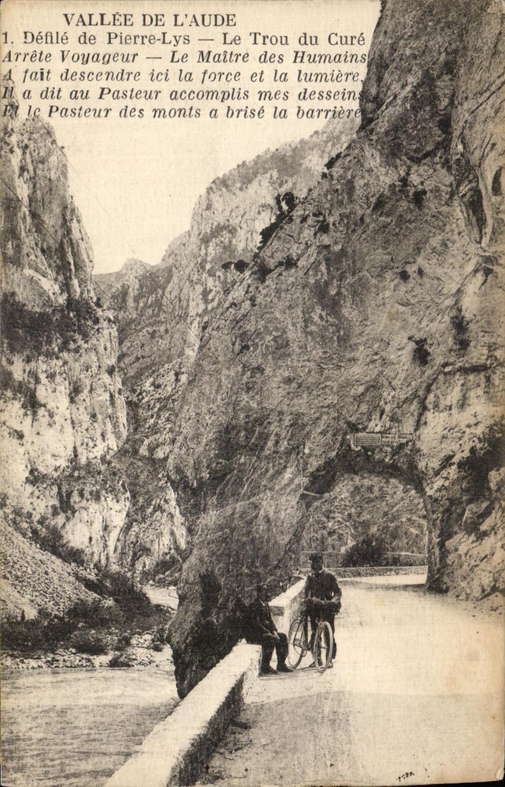 CPA Vallee De L'Aude Deflle de Pierre Lys Le Trou du Cure Velo Cycle
