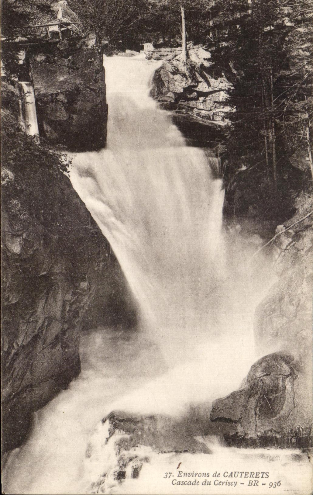 CPA Environs of Cauterets Cascades of Cerisey