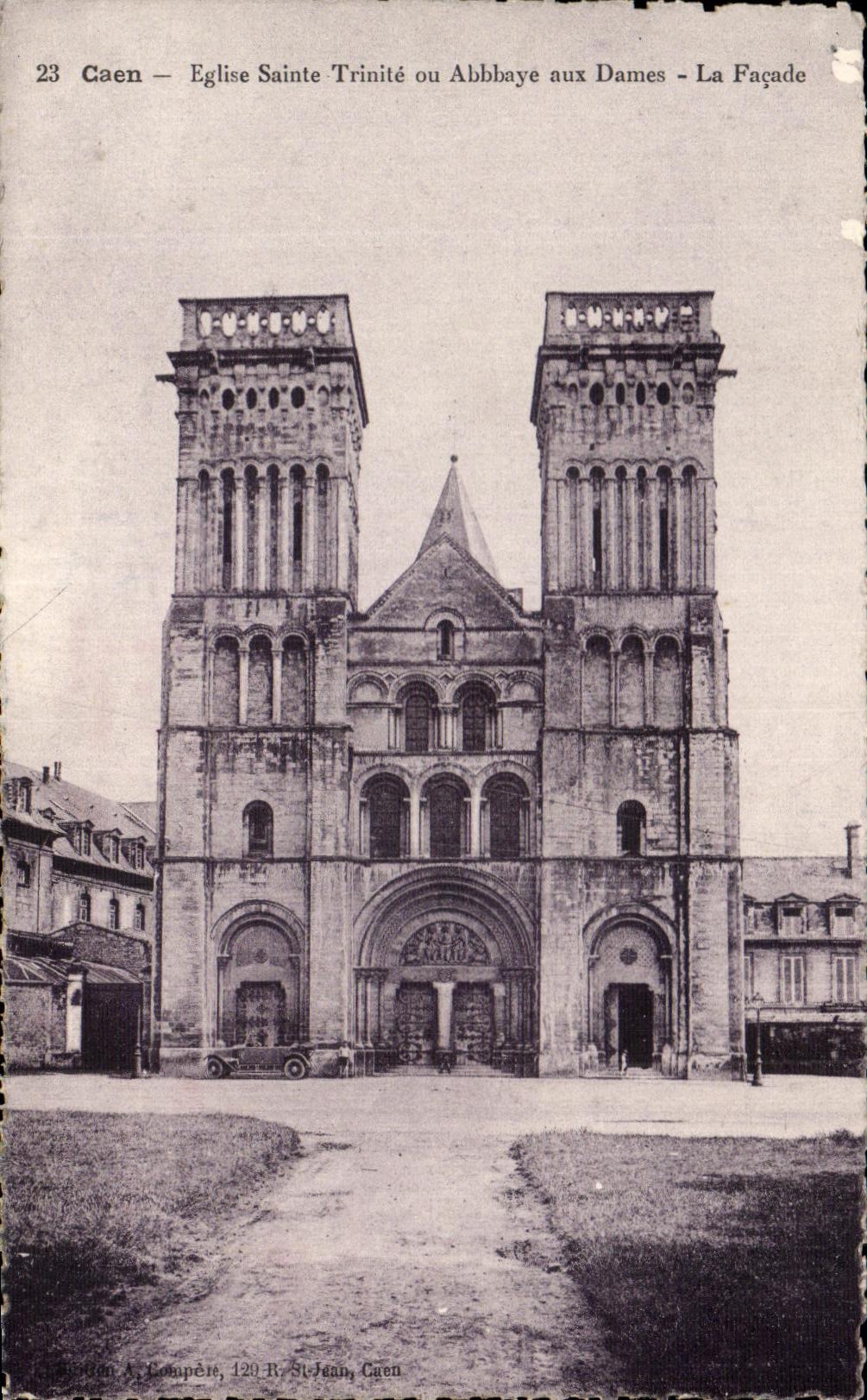 CPA Caen Church Sainte Trinity or Abbbaye with the Ladies the Frontage