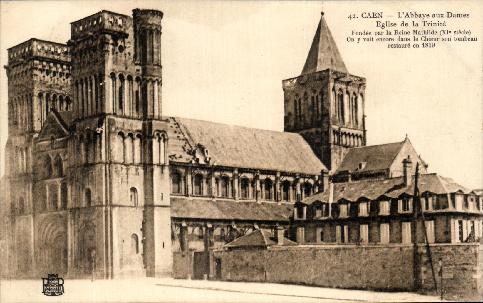 CPA Caen the Abbey with the Ladies Church of the Trinity Rested by the Mathilde Queen