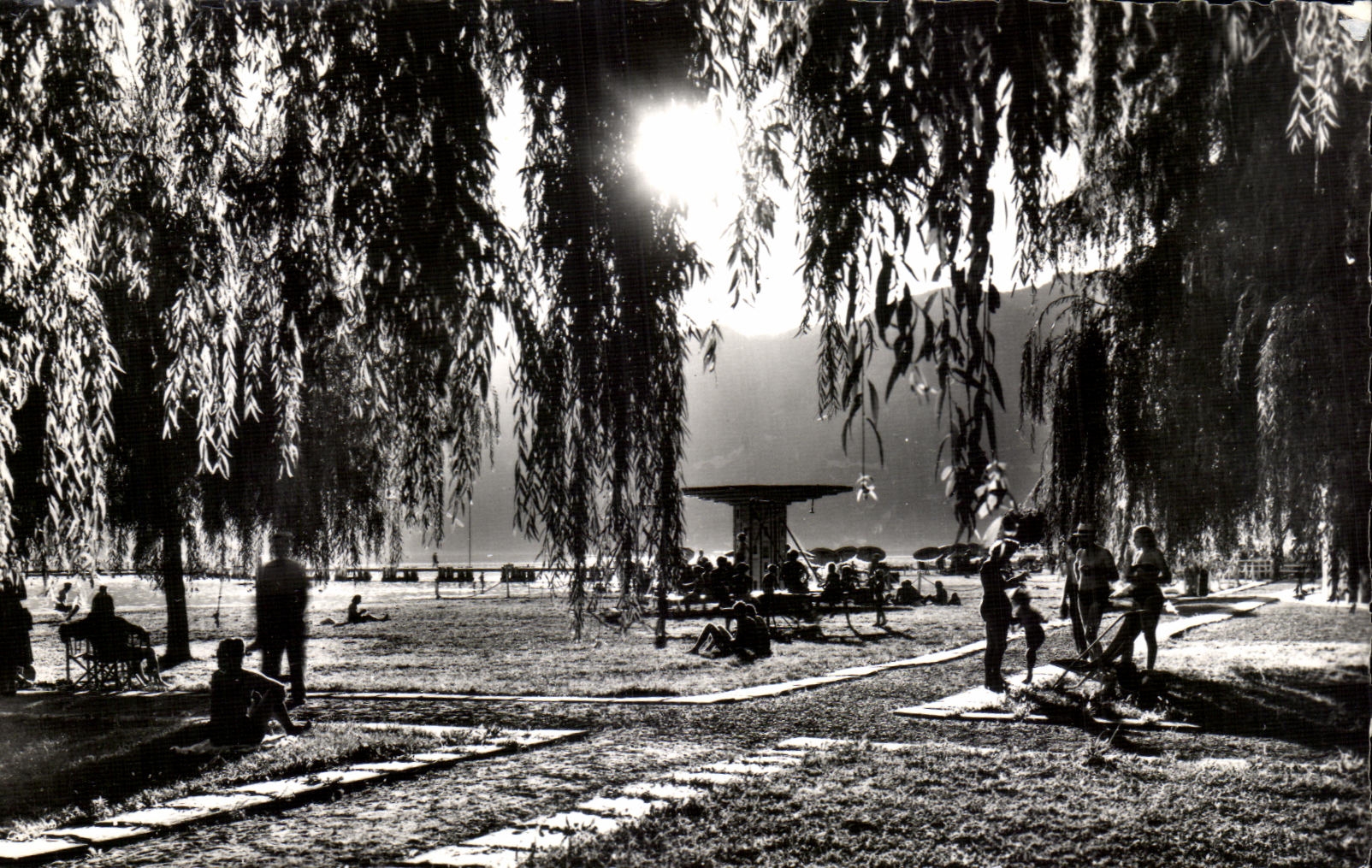 CPA Ombres Et Lumieres A La Plage Aix Les Bains