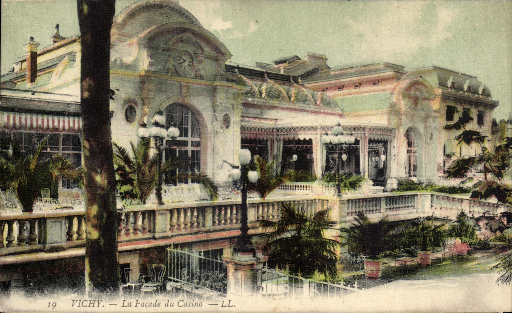 CPA Vichy La facade Du Casino