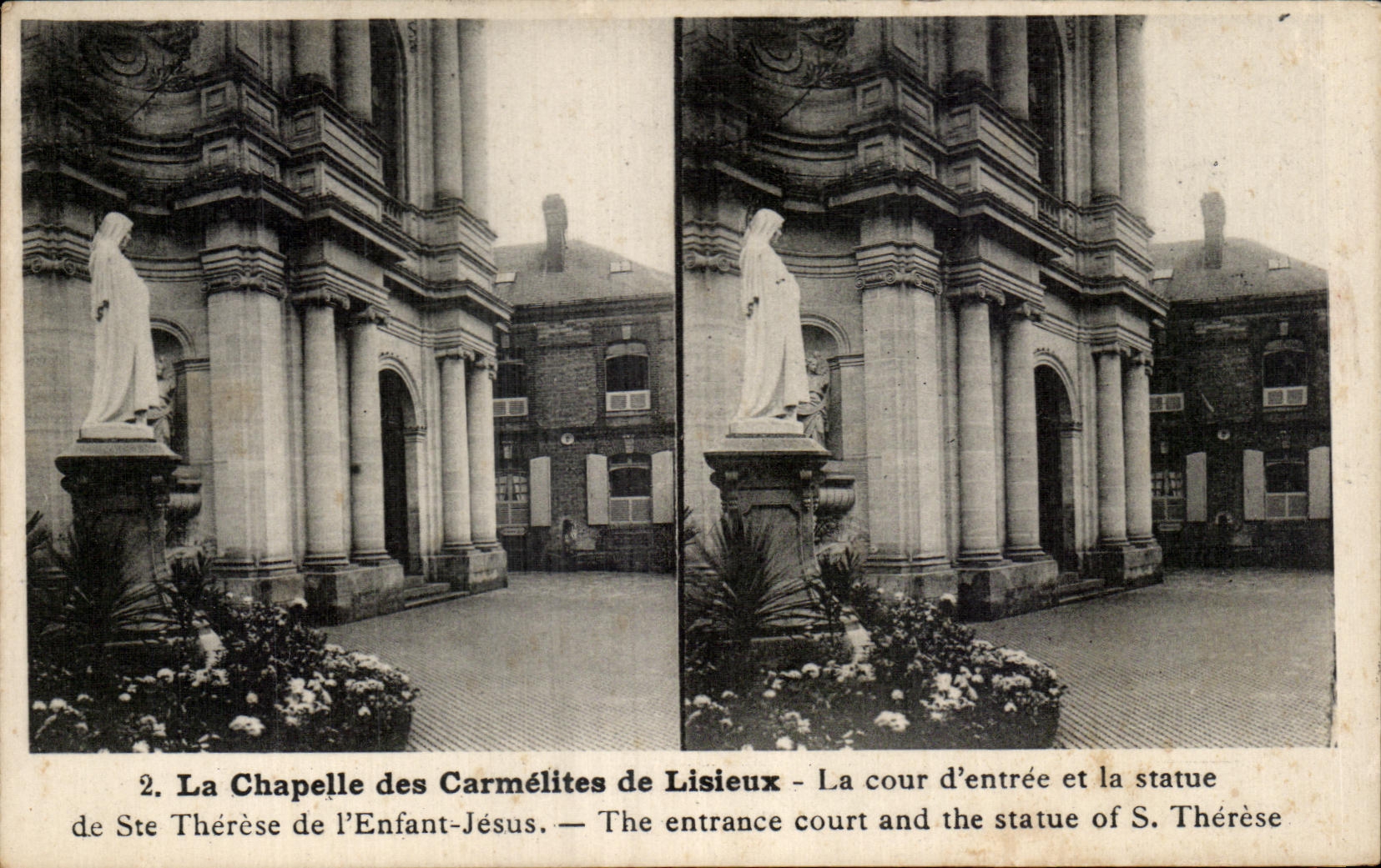 CPA La Chapelle Of the Carmelite nuns of Lisieux Court Of Entering And Statue