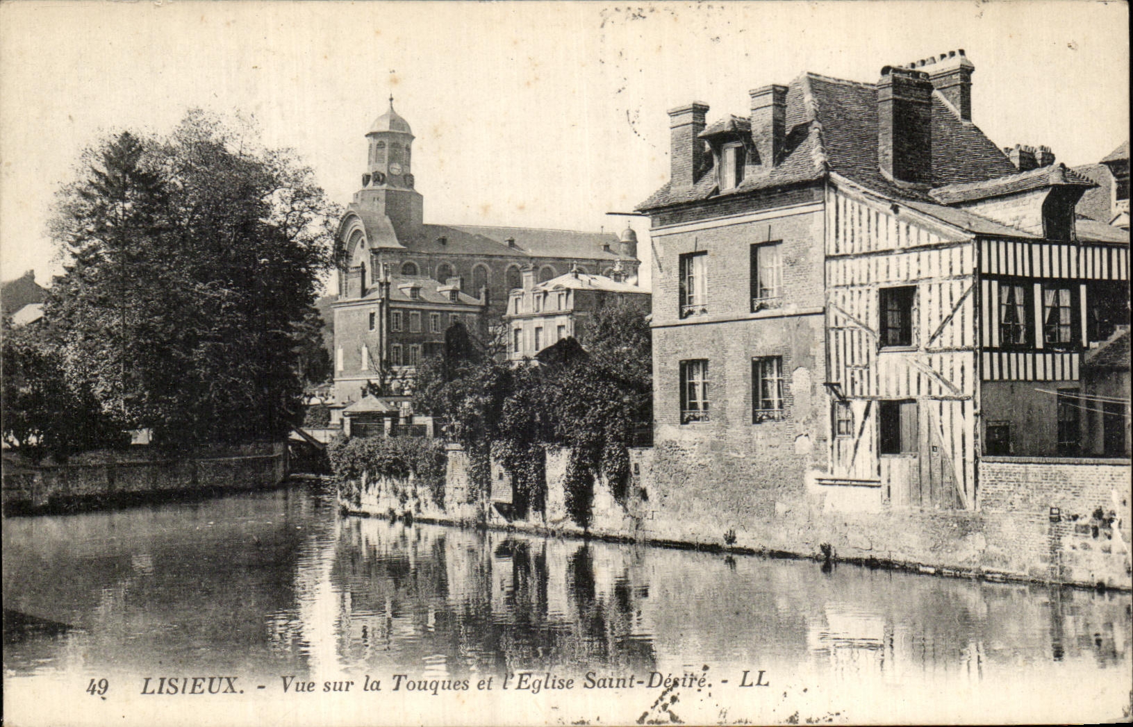 CPA Lisieux Seen on the Drums and the Church Saint Desired