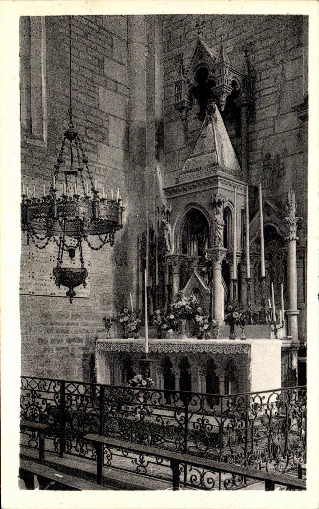CPA Beaune Interieur de l'Eglise Chapelle de la Vierge