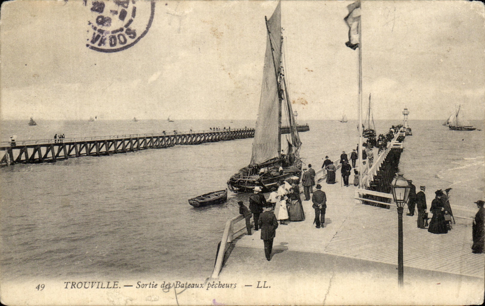 CPA Trouville Left the Boats Pecheus Boats