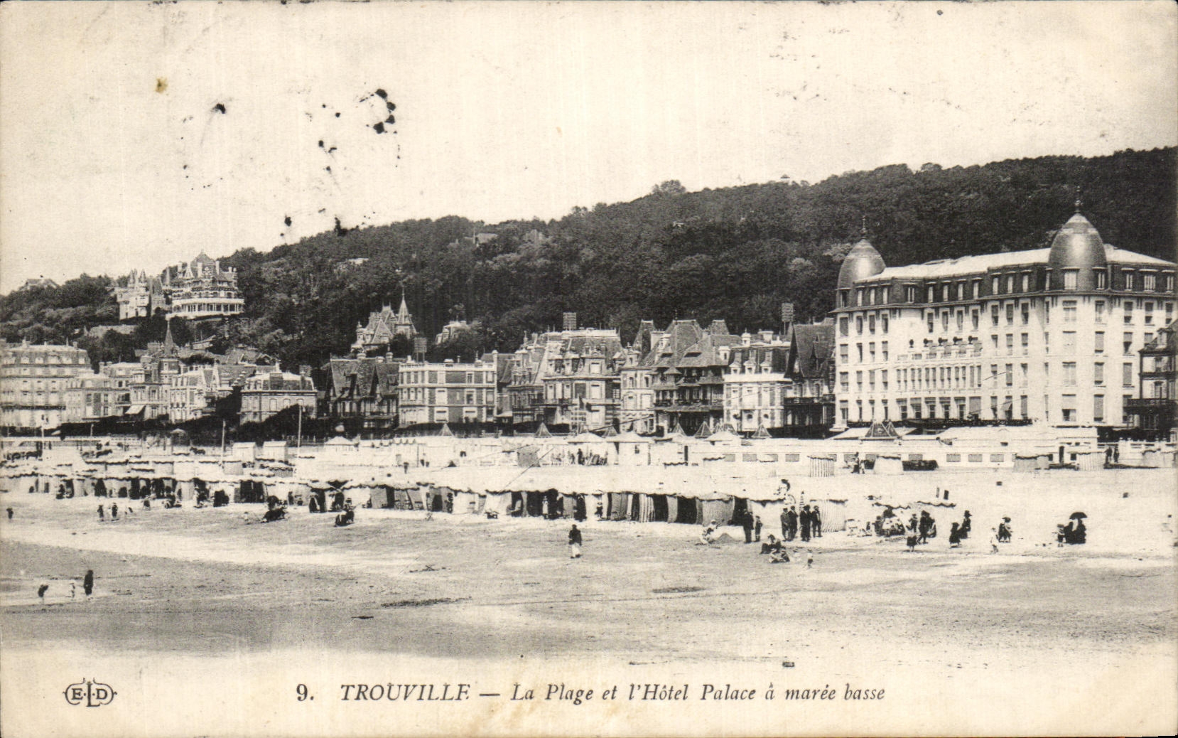 CPA Trouville the Beach And the Hotel De luxe hotel has Low tide