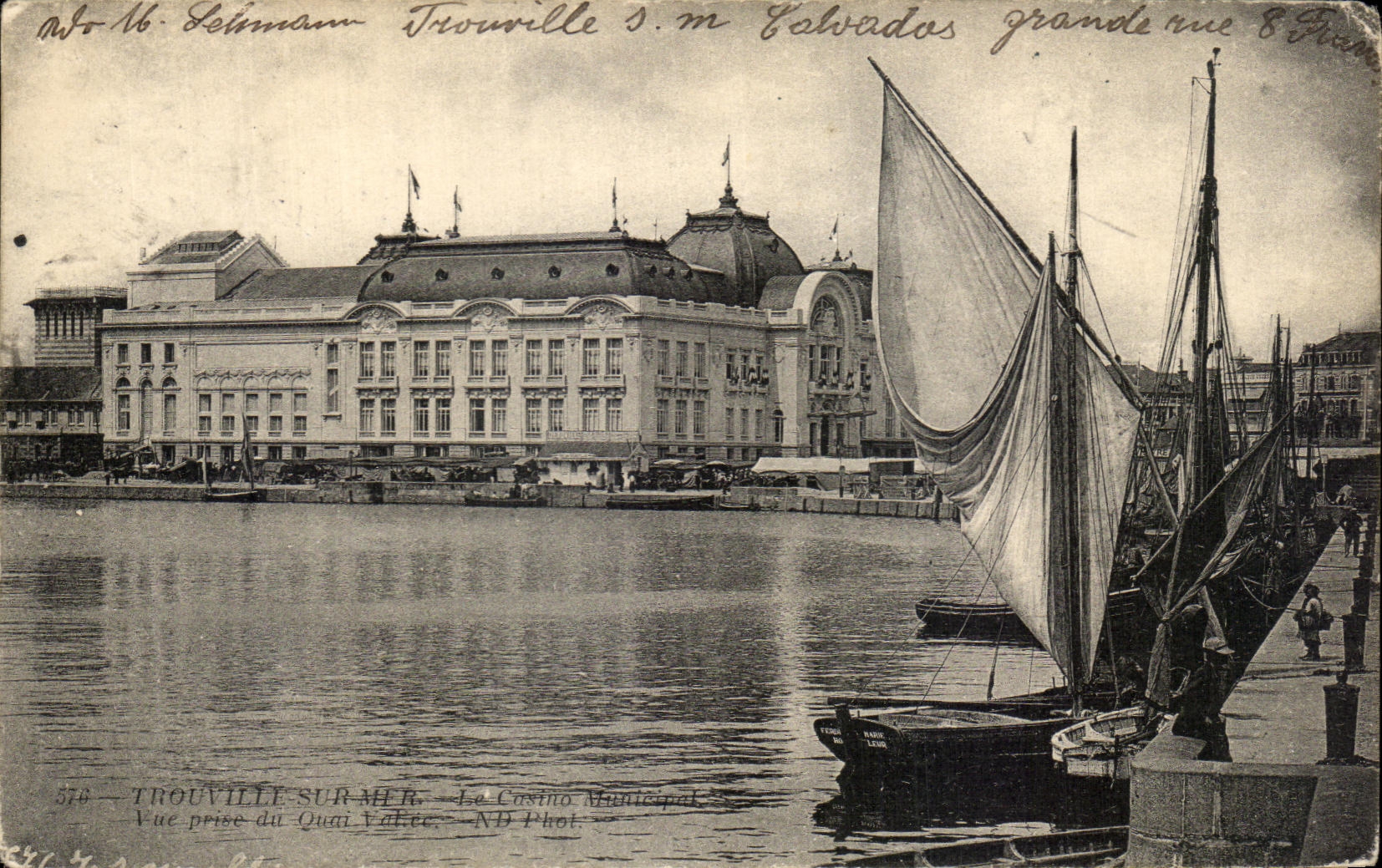 CPA TRouville the municipal caisno Seen from of the quay Valley Boat