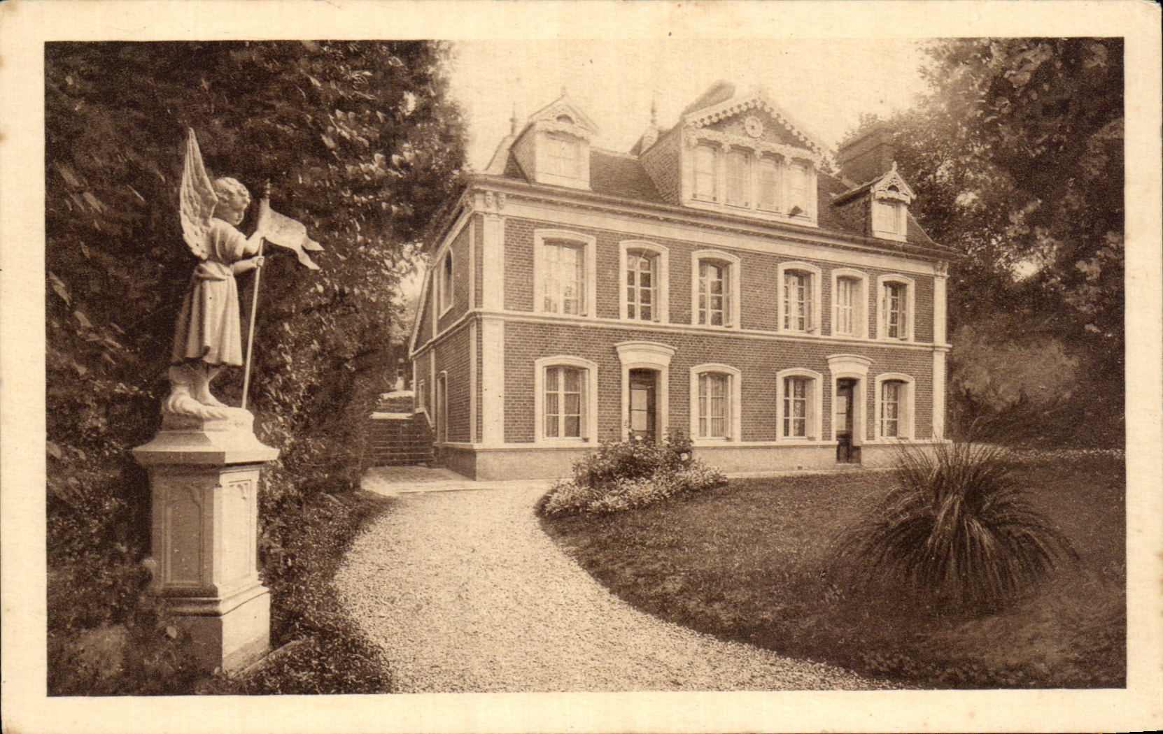 CPA Buissonnets Frontage Of Entering Lisieux
