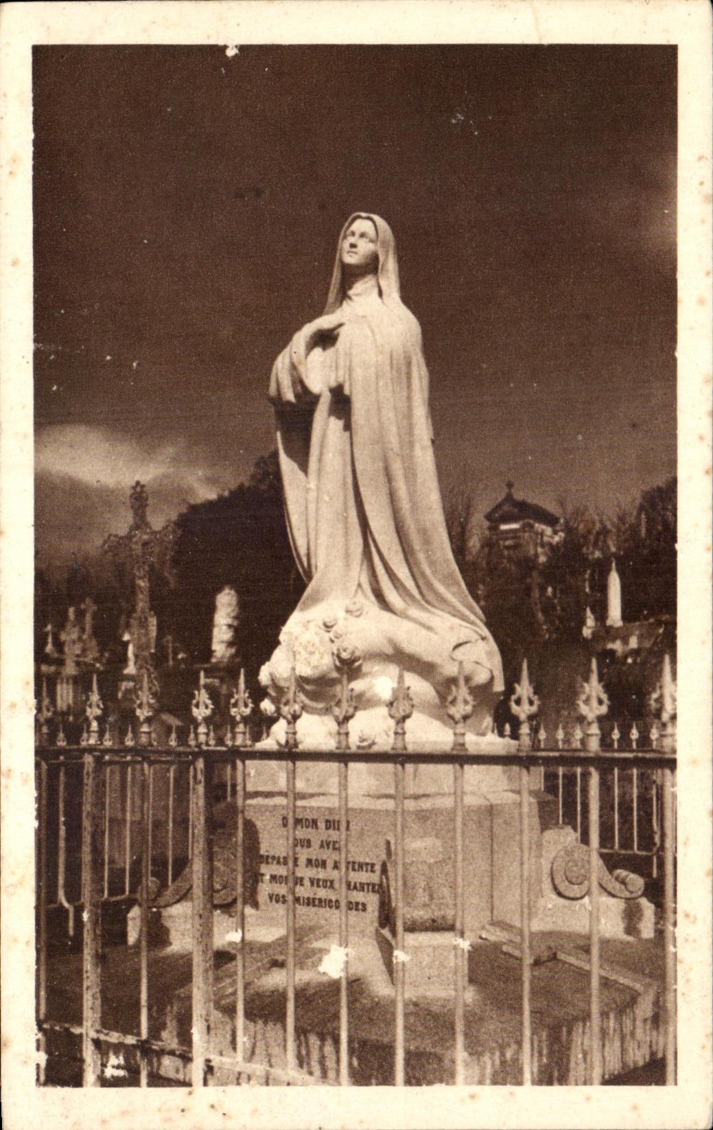 CPA Statue Erigee With the Cemetery Of Carmelites De Lisieux