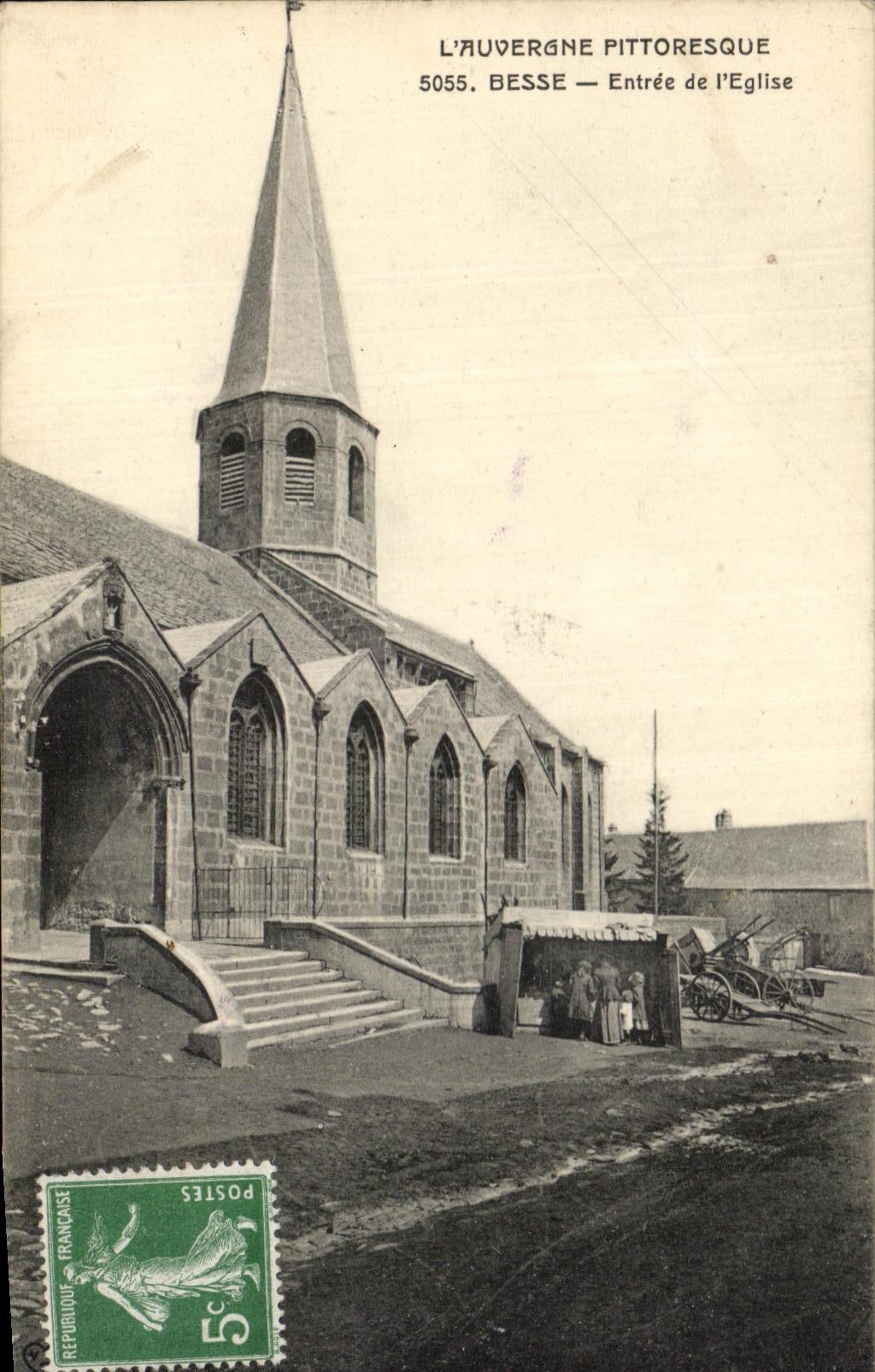 CPA Picturesque Auvergne Besse Entrance of the Church