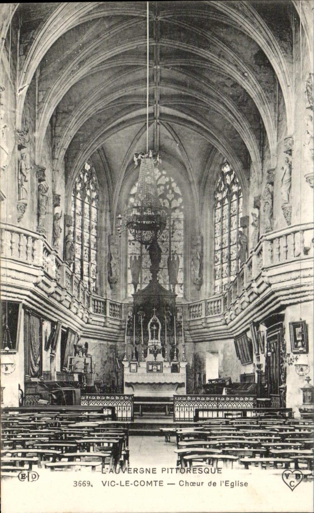 CPA Picturesque Auvergne the Vic Count chorus of the Church