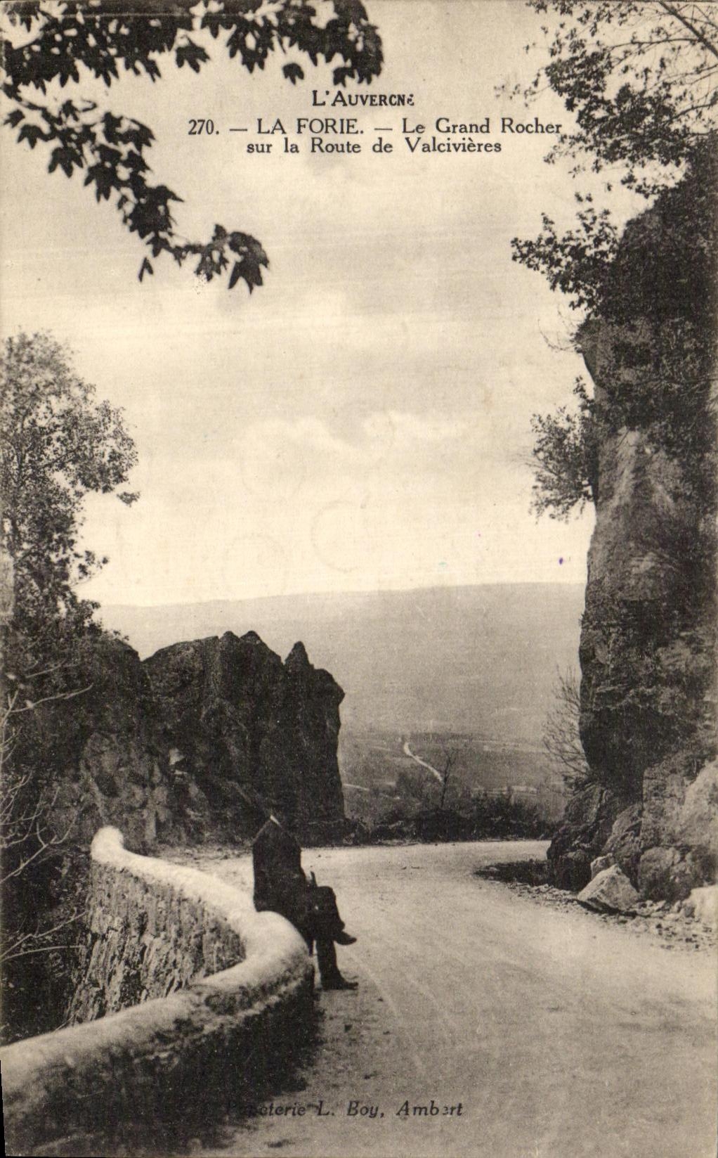 CPA Auvergne Forie the Large Rock on the Road of Valcivieres