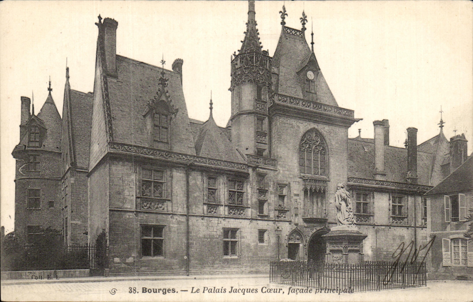 CPA Bourges el ataque frontal del principal del corazon de Jacques del paladar