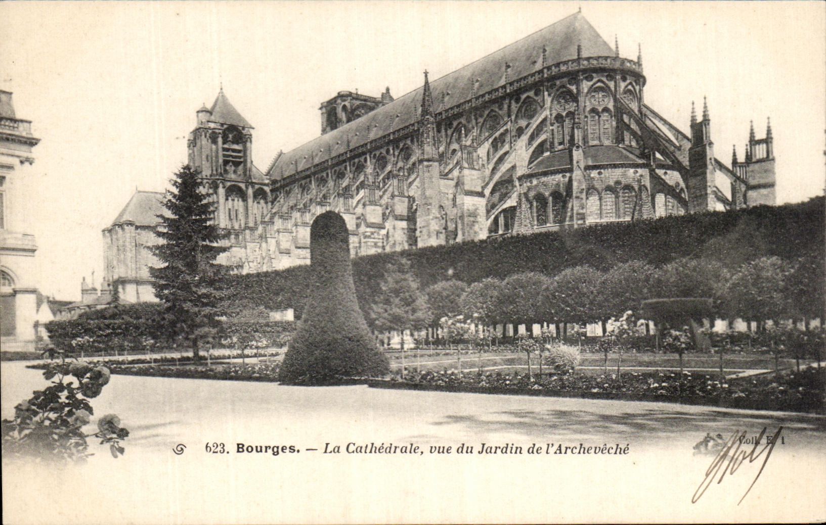 CPA Bourges la catedral vista del jardin del palacio del arzobispo