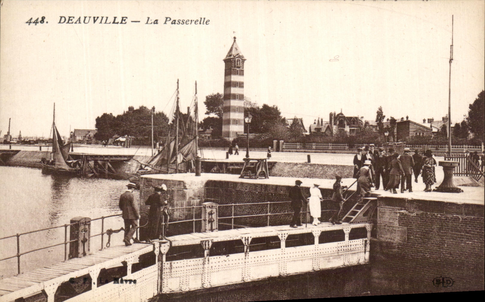 CPA Deauville la passerelle