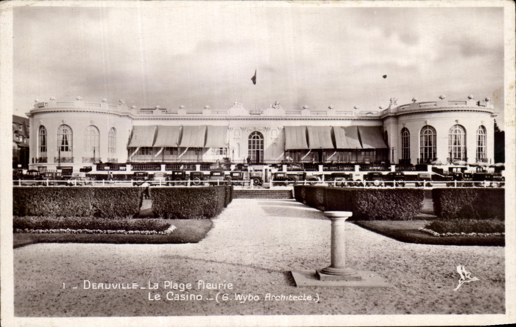 CPA Deauville la Plage fleurie Le Casino