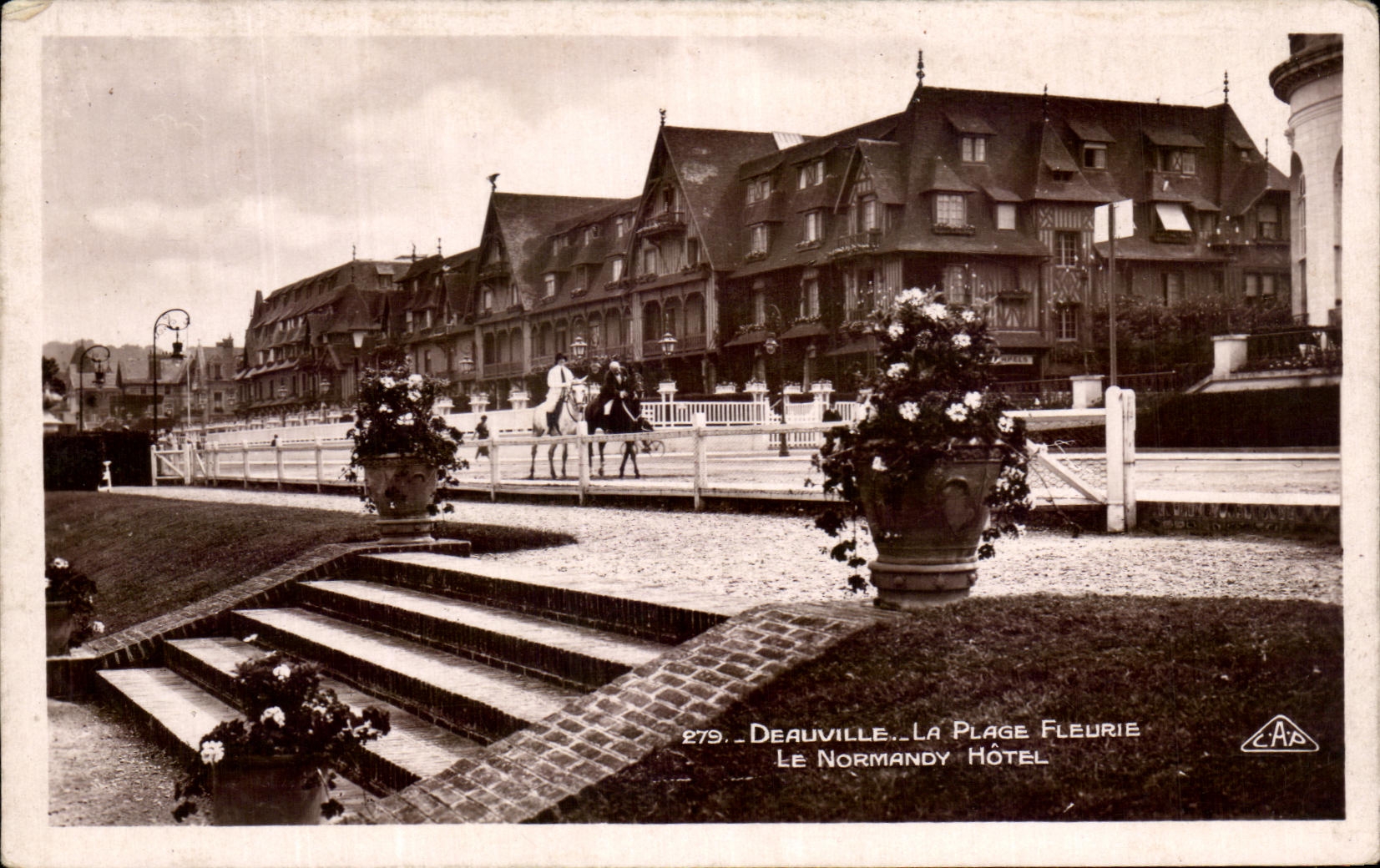 CPA Deauville La Plage Fleurie Le Normandy Hotel