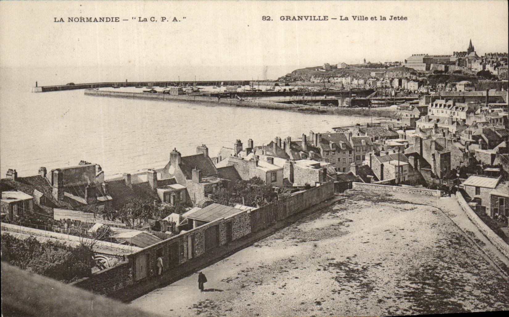 CPA La Normandie Granville La Ville et la Jetee