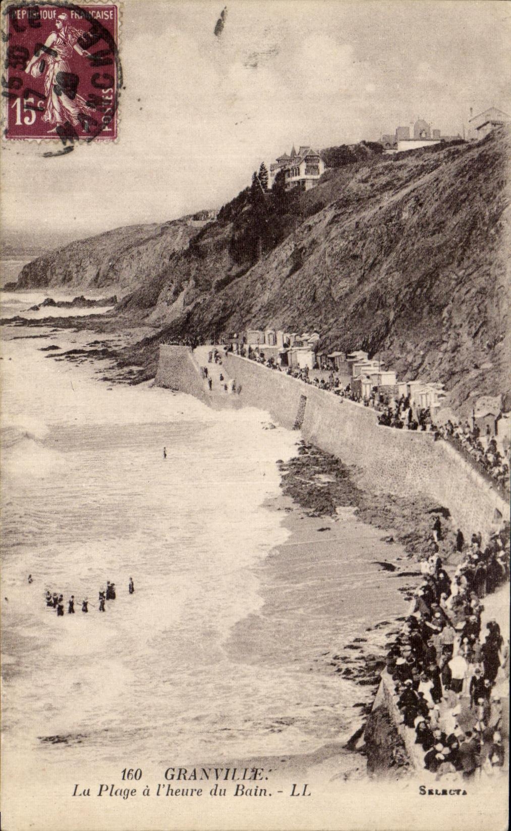 CPA Granville La Plage a l'Heure du Bain