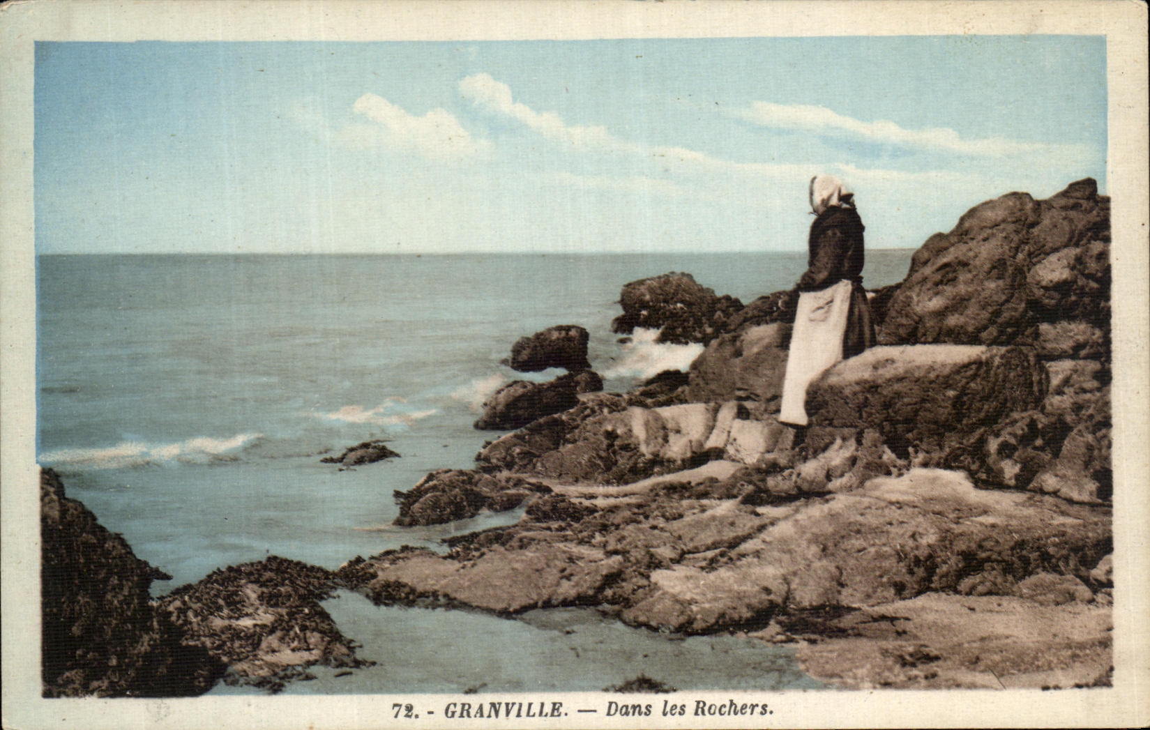 CPA Granville Dans Les Rochers Folklore Costume Femme