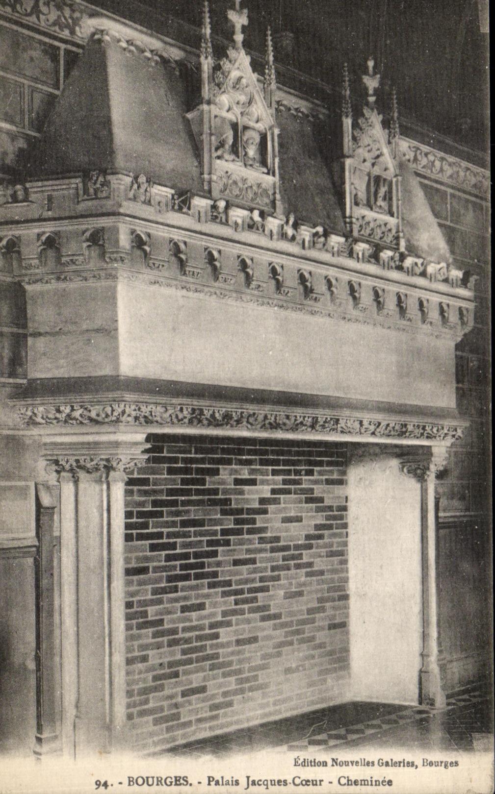 Chimenea del corazon de Jacques del paladar de CPA Bourges