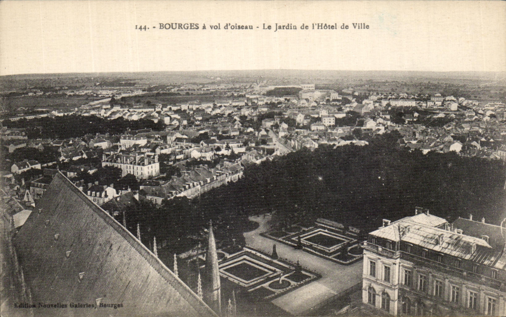 CPA Bourges como el cuervo vuela Jardia de la ciudad de Hotel De