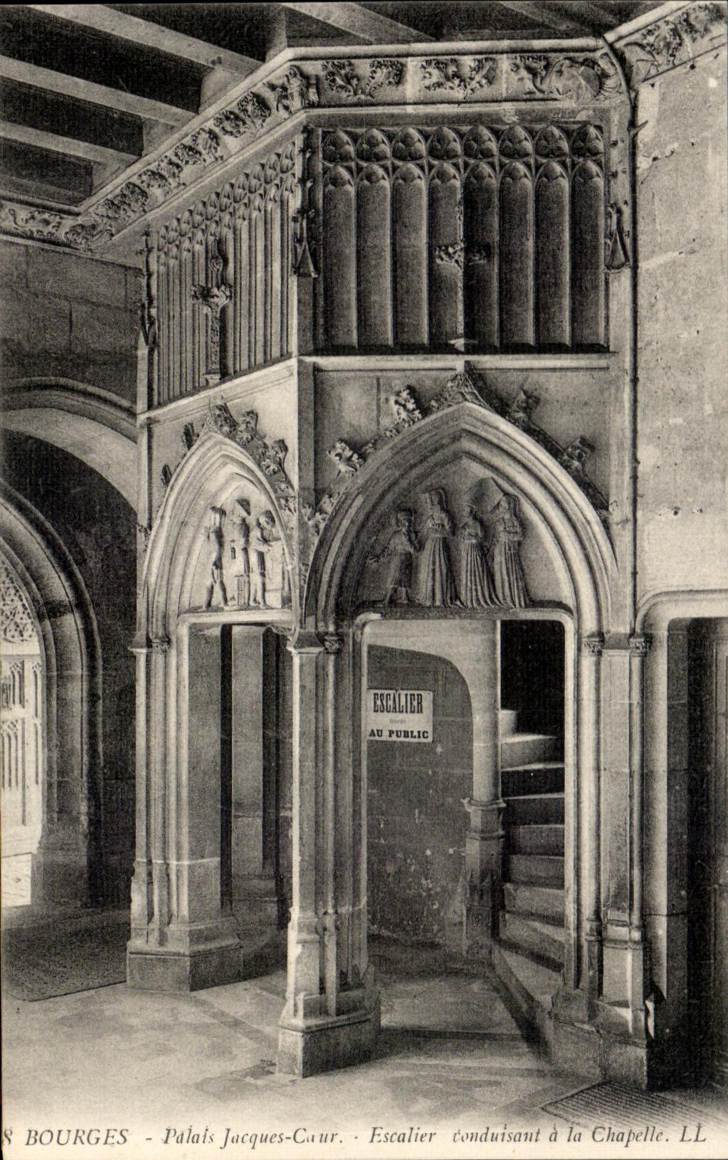 Escalera del corazon de Jacques del paladar de CPA Bourges que lleva a la camara acorazada