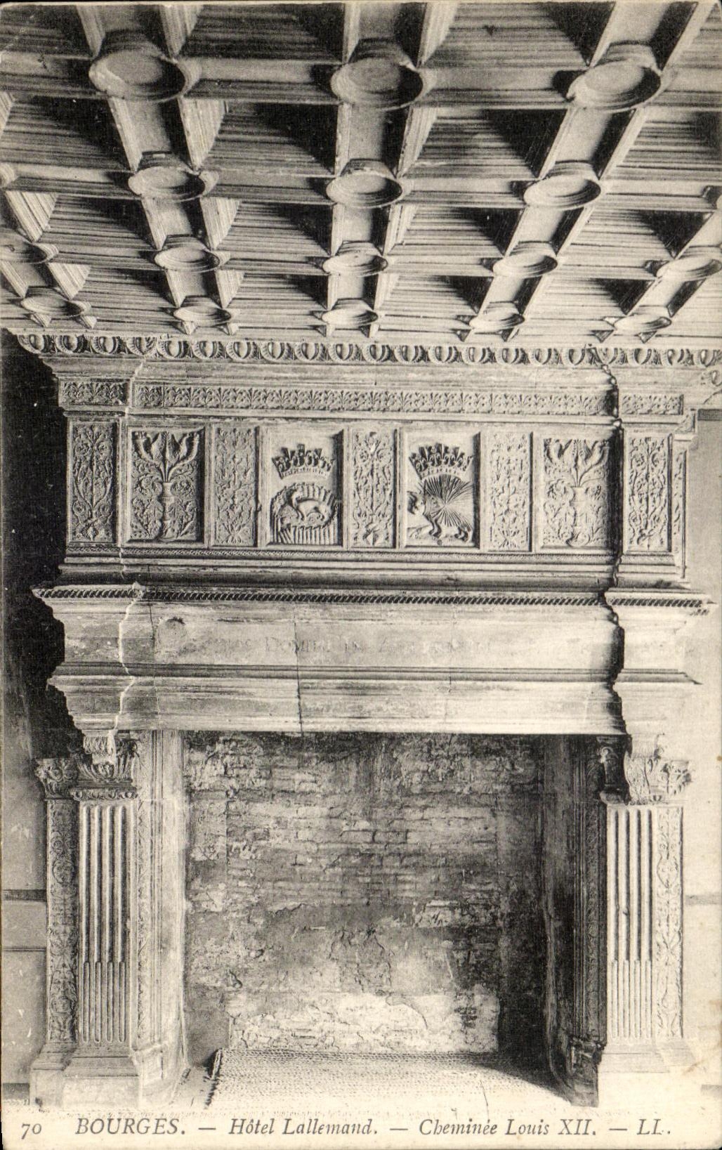 Chimenea Louis XII de Lallemand del hotel de CPA Bourges