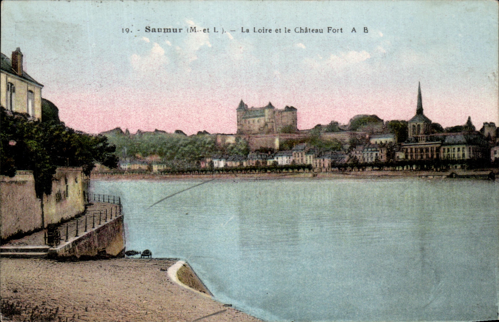 CPA Saumur La Loire et le Chateau Fort