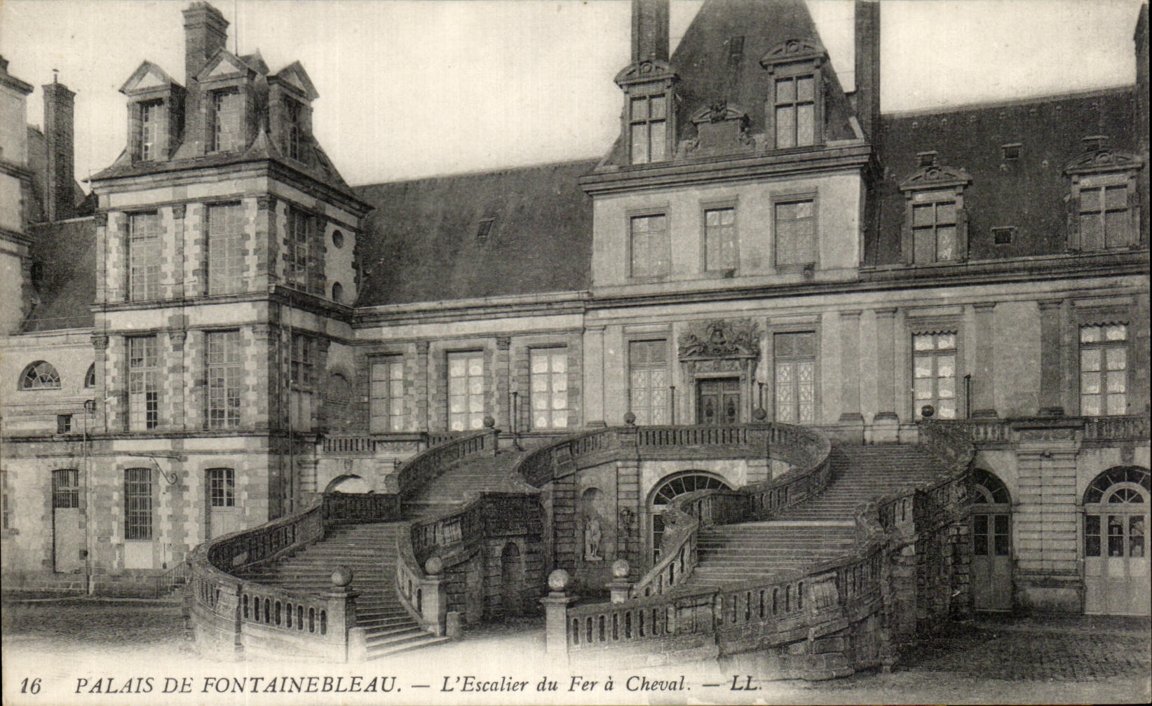 CPA Palais De Fontainebleau the Staircase Of the Horseshoe
